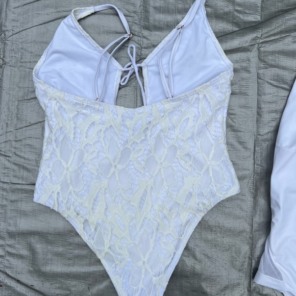Women’s 1-piece bathing suit - Picture 2 of 3